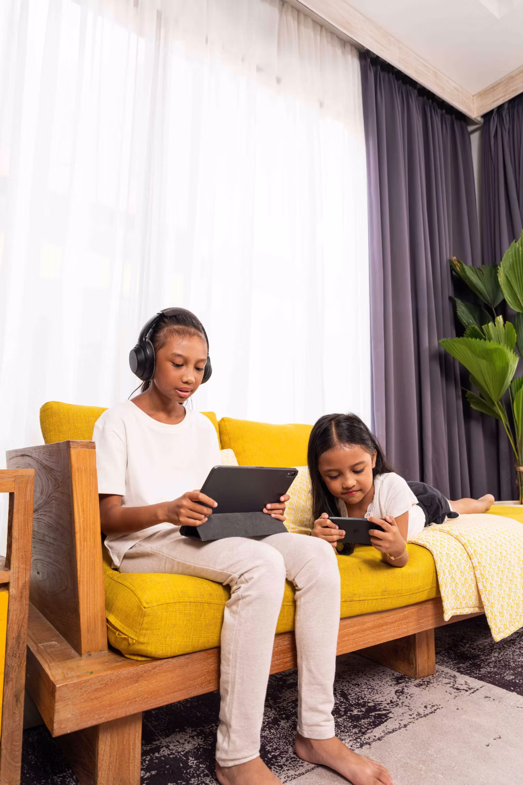 <p><span style="background-color:transparent;">Multiple Devices Across Rooms</span></p>